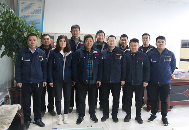 山東華力售后服務(wù)團隊 \